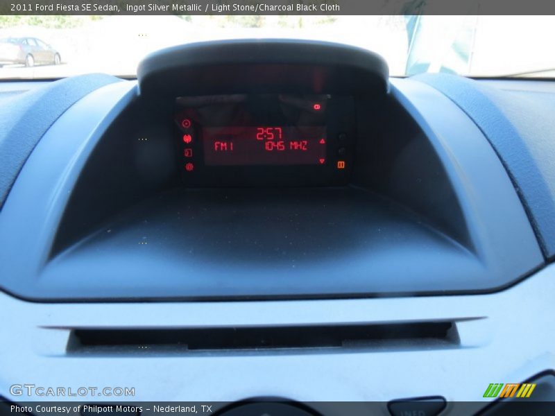 Ingot Silver Metallic / Light Stone/Charcoal Black Cloth 2011 Ford Fiesta SE Sedan