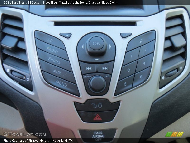 Ingot Silver Metallic / Light Stone/Charcoal Black Cloth 2011 Ford Fiesta SE Sedan