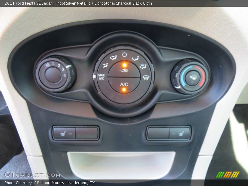 Ingot Silver Metallic / Light Stone/Charcoal Black Cloth 2011 Ford Fiesta SE Sedan