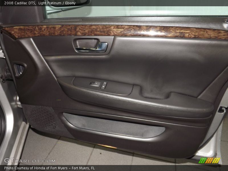 Light Platinum / Ebony 2008 Cadillac DTS
