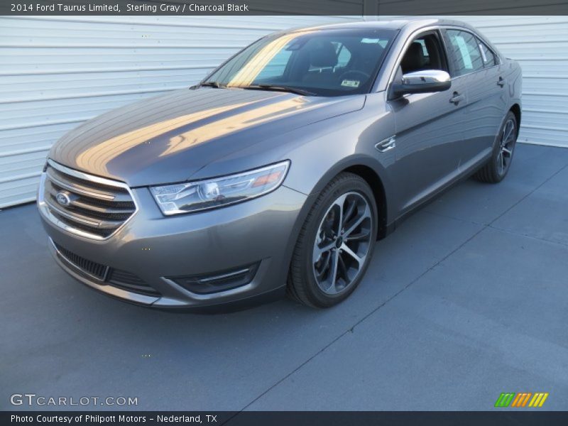 Front 3/4 View of 2014 Taurus Limited