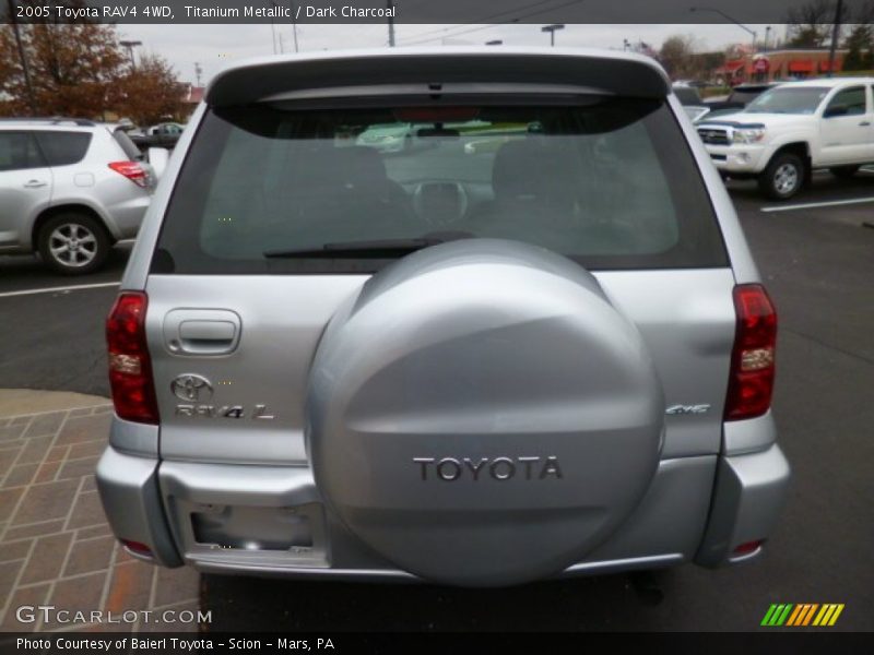 Titanium Metallic / Dark Charcoal 2005 Toyota RAV4 4WD