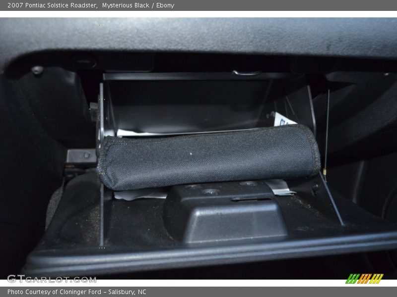 Mysterious Black / Ebony 2007 Pontiac Solstice Roadster