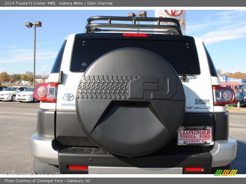Iceberg White / Dark Charcoal 2014 Toyota FJ Cruiser 4WD