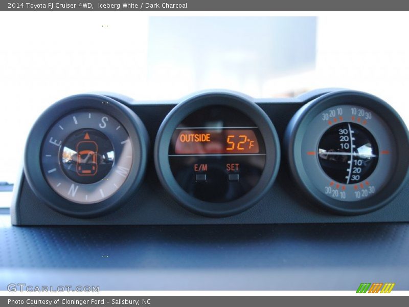 Iceberg White / Dark Charcoal 2014 Toyota FJ Cruiser 4WD