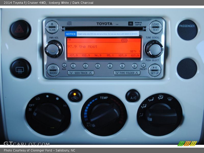 Iceberg White / Dark Charcoal 2014 Toyota FJ Cruiser 4WD