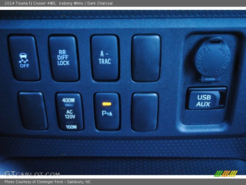 Iceberg White / Dark Charcoal 2014 Toyota FJ Cruiser 4WD