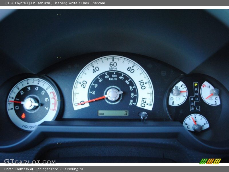 Iceberg White / Dark Charcoal 2014 Toyota FJ Cruiser 4WD