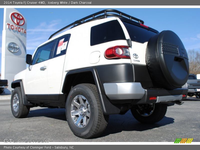 Iceberg White / Dark Charcoal 2014 Toyota FJ Cruiser 4WD