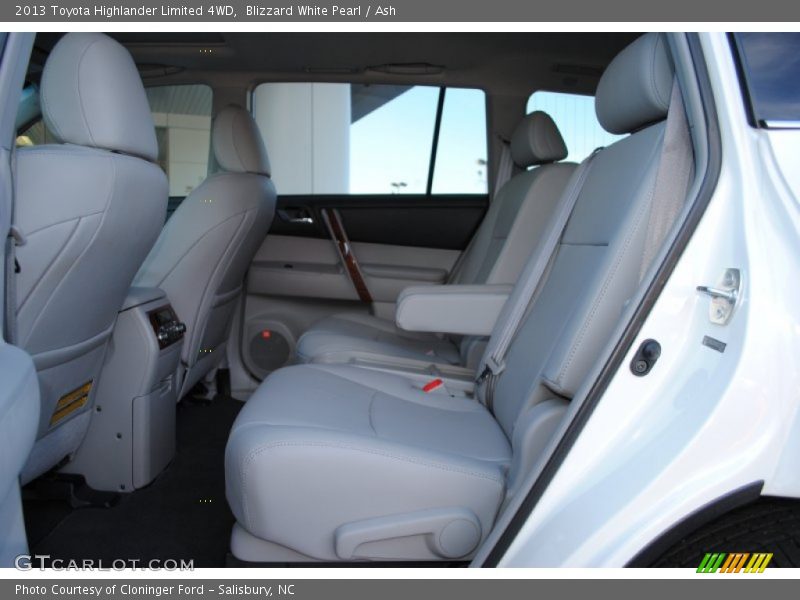 Blizzard White Pearl / Ash 2013 Toyota Highlander Limited 4WD