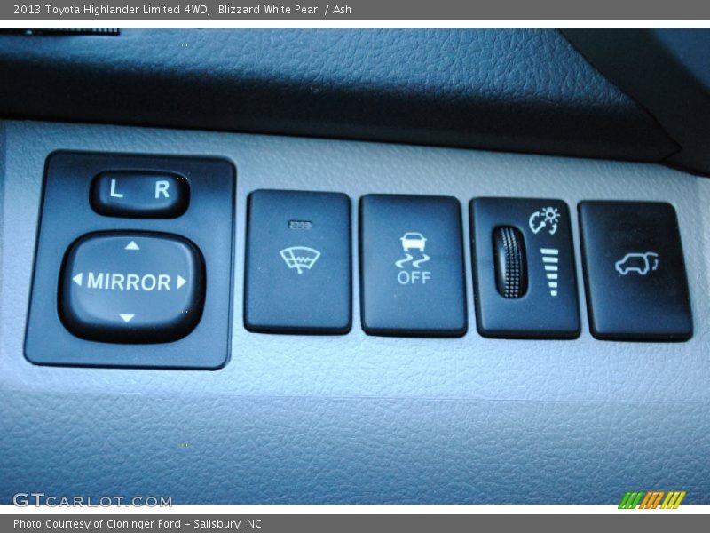 Blizzard White Pearl / Ash 2013 Toyota Highlander Limited 4WD