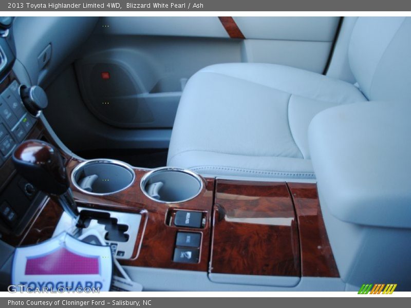 Blizzard White Pearl / Ash 2013 Toyota Highlander Limited 4WD