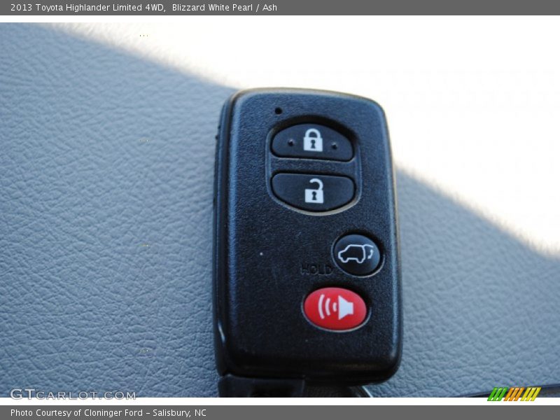 Blizzard White Pearl / Ash 2013 Toyota Highlander Limited 4WD