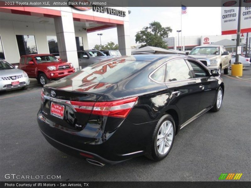 Attitude Black Pearl / Almond 2013 Toyota Avalon XLE