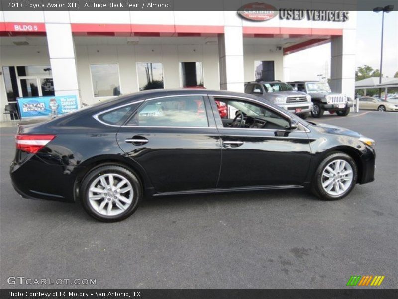 Attitude Black Pearl / Almond 2013 Toyota Avalon XLE