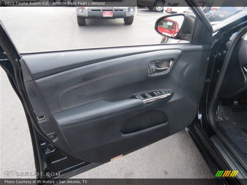 Attitude Black Pearl / Almond 2013 Toyota Avalon XLE