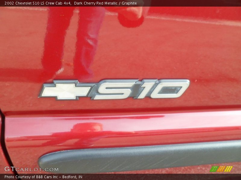 Dark Cherry Red Metallic / Graphite 2002 Chevrolet S10 LS Crew Cab 4x4