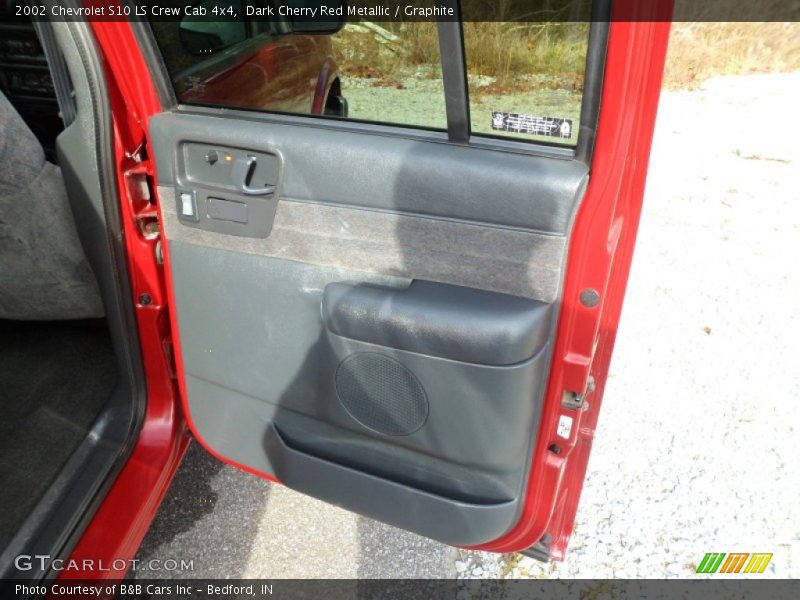 Dark Cherry Red Metallic / Graphite 2002 Chevrolet S10 LS Crew Cab 4x4