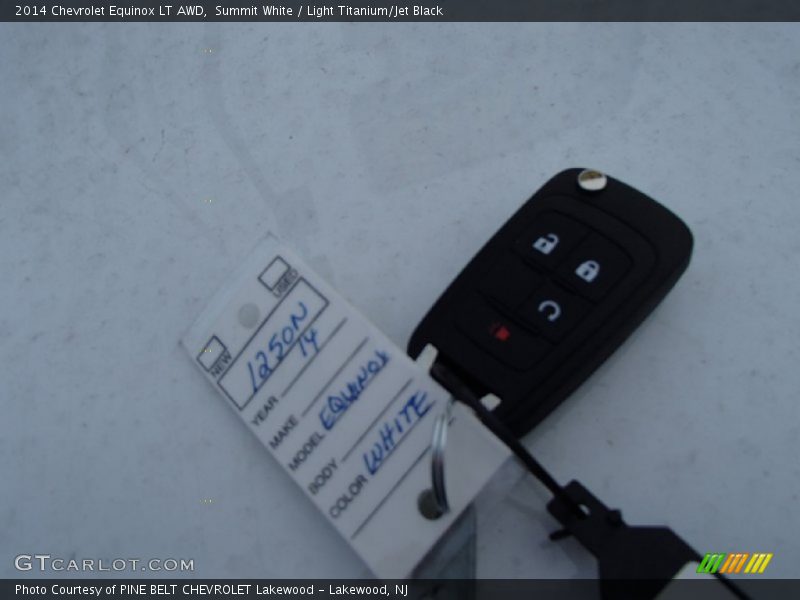 Summit White / Light Titanium/Jet Black 2014 Chevrolet Equinox LT AWD