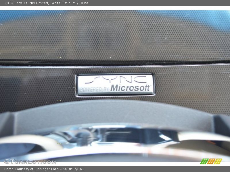 White Platinum / Dune 2014 Ford Taurus Limited