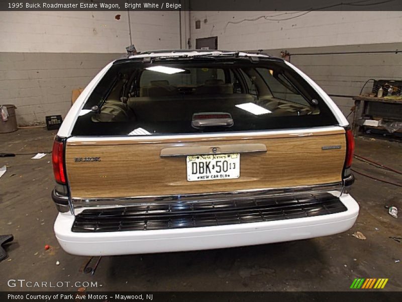 Bright White / Beige 1995 Buick Roadmaster Estate Wagon