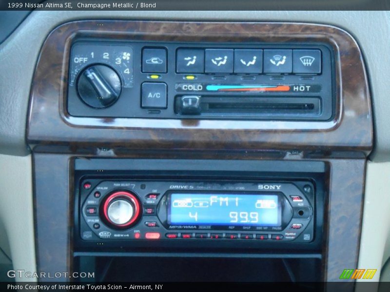 Champagne Metallic / Blond 1999 Nissan Altima SE