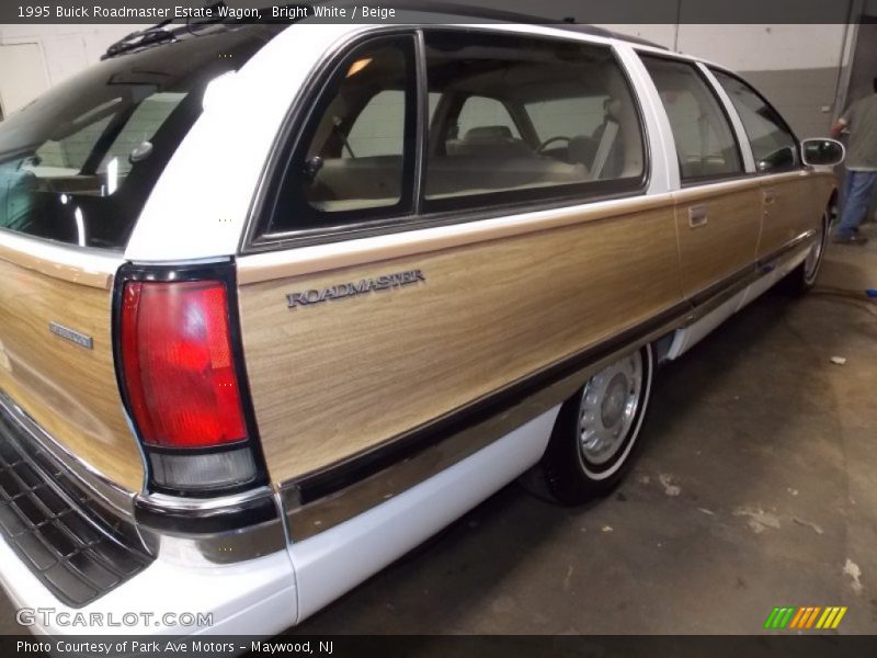  1995 Roadmaster Estate Wagon Bright White