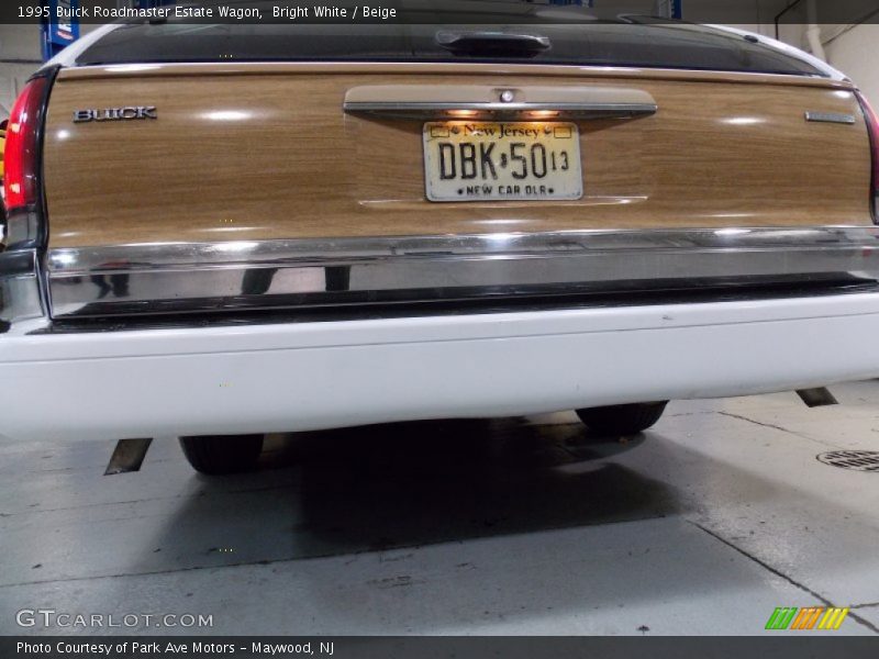 Bright White / Beige 1995 Buick Roadmaster Estate Wagon