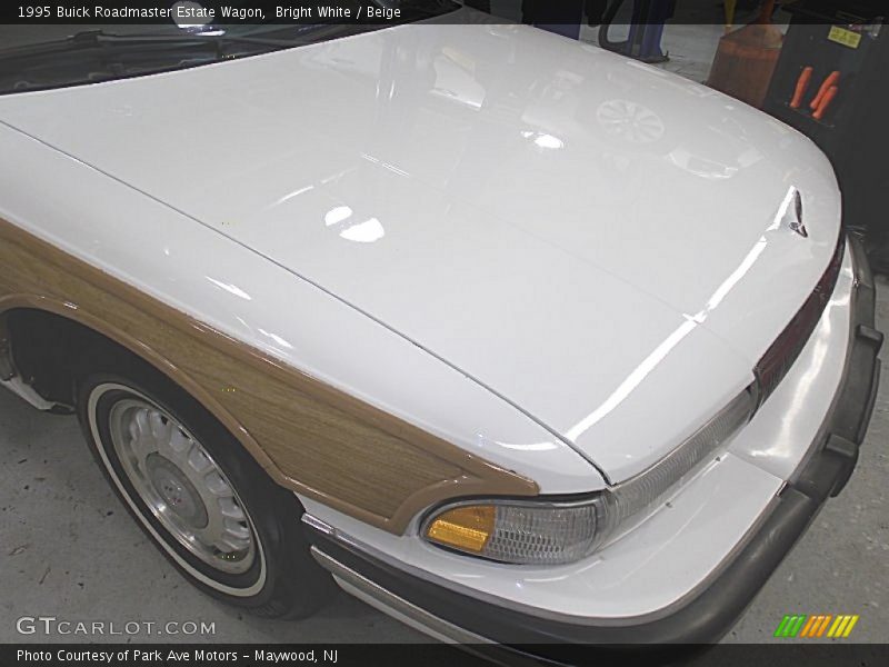 Bright White / Beige 1995 Buick Roadmaster Estate Wagon