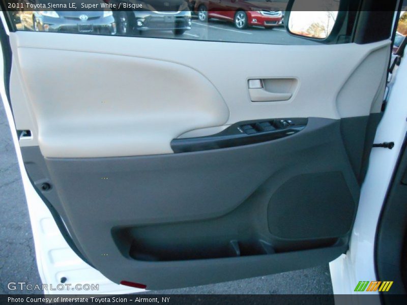 Super White / Bisque 2011 Toyota Sienna LE