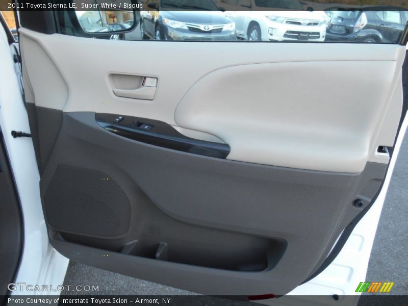 Super White / Bisque 2011 Toyota Sienna LE