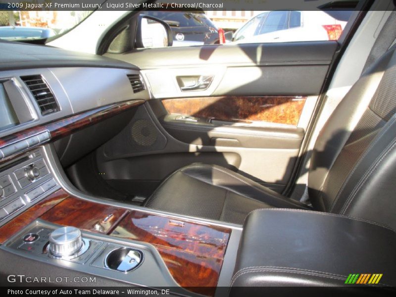 Liquid Silver Metallic / Charcoal/Charcoal 2009 Jaguar XF Premium Luxury