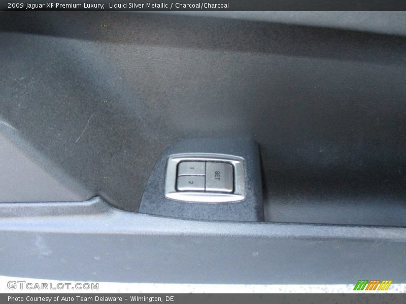 Liquid Silver Metallic / Charcoal/Charcoal 2009 Jaguar XF Premium Luxury