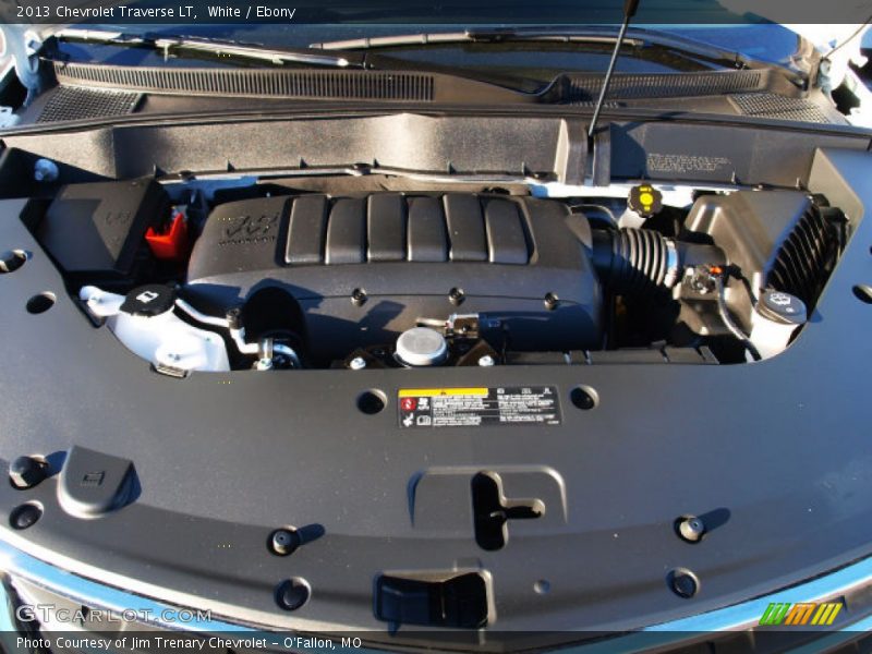 White / Ebony 2013 Chevrolet Traverse LT