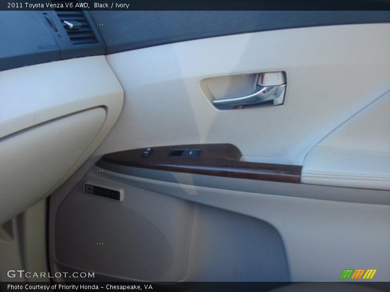 Black / Ivory 2011 Toyota Venza V6 AWD