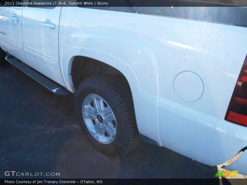 Summit White / Ebony 2011 Chevrolet Avalanche LT 4x4