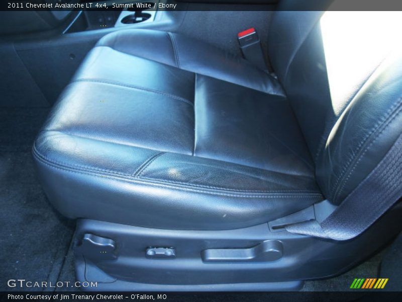 Summit White / Ebony 2011 Chevrolet Avalanche LT 4x4