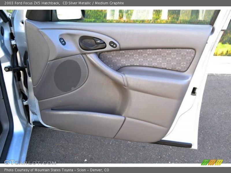 CD Silver Metallic / Medium Graphite 2003 Ford Focus ZX5 Hatchback
