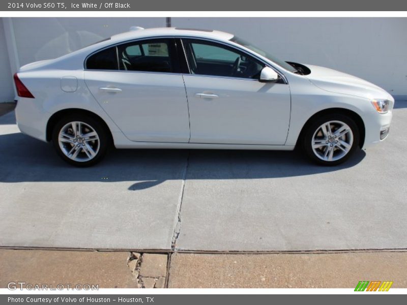 Ice White / Off Black 2014 Volvo S60 T5