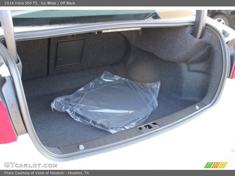 Ice White / Off Black 2014 Volvo S60 T5