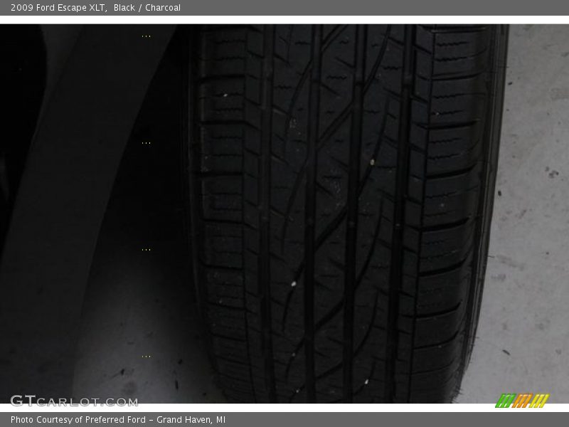 Black / Charcoal 2009 Ford Escape XLT