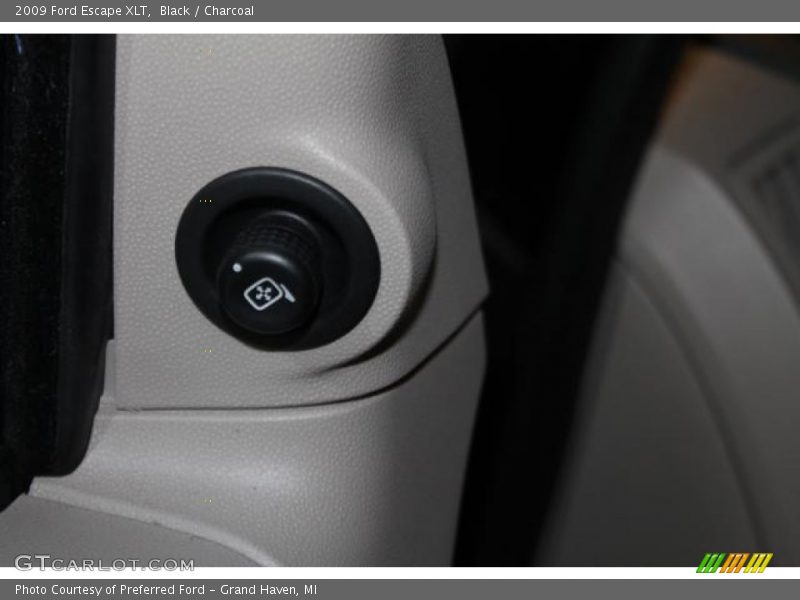 Black / Charcoal 2009 Ford Escape XLT