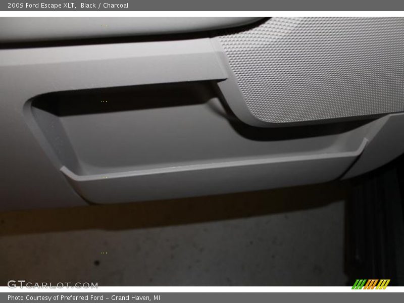 Black / Charcoal 2009 Ford Escape XLT