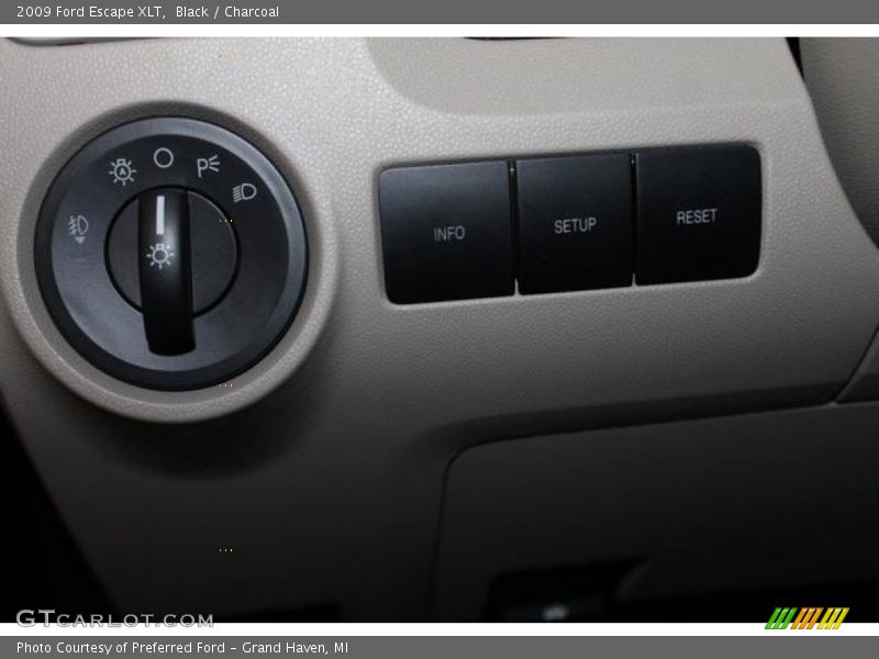 Black / Charcoal 2009 Ford Escape XLT