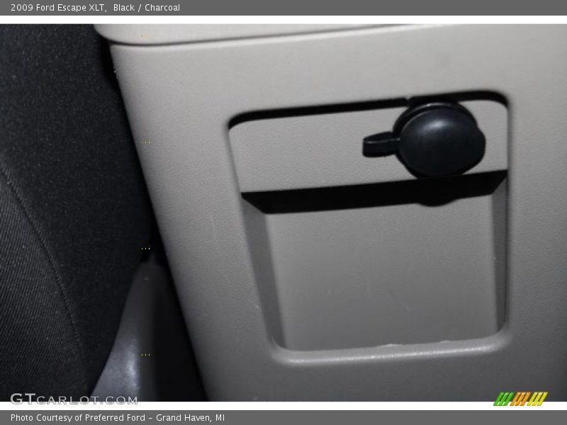 Black / Charcoal 2009 Ford Escape XLT
