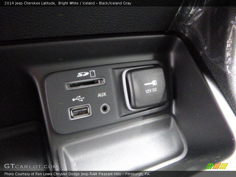 Bright White / Iceland - Black/Iceland Gray 2014 Jeep Cherokee Latitude