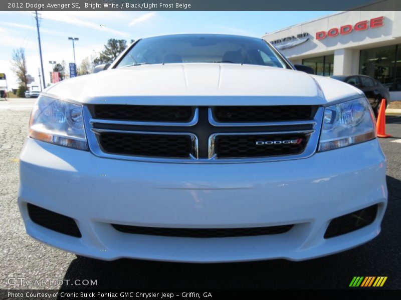 Bright White / Black/Light Frost Beige 2012 Dodge Avenger SE