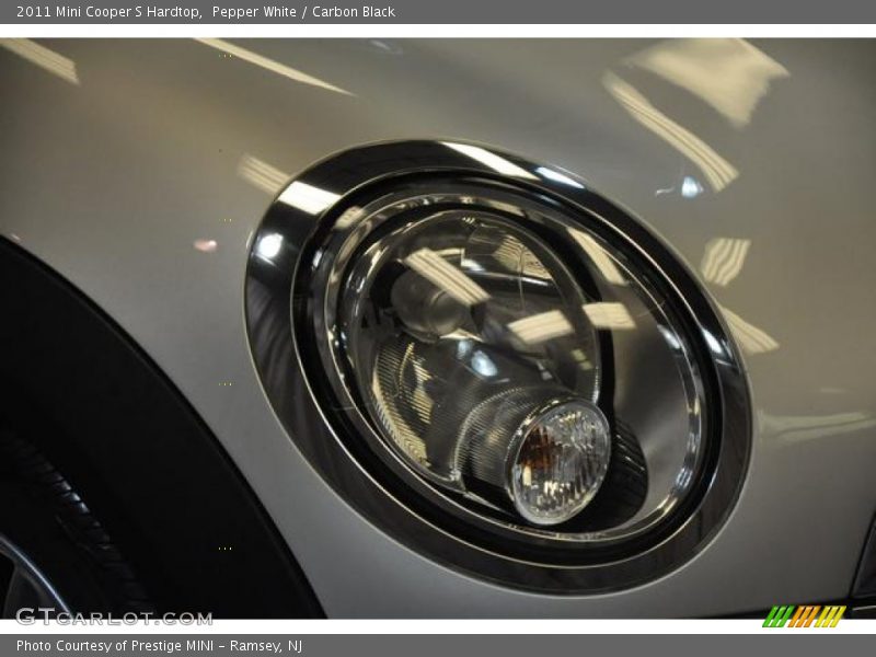 Pepper White / Carbon Black 2011 Mini Cooper S Hardtop