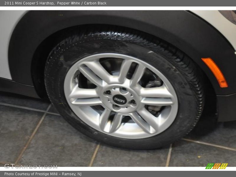 Pepper White / Carbon Black 2011 Mini Cooper S Hardtop