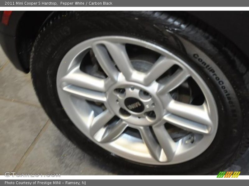 Pepper White / Carbon Black 2011 Mini Cooper S Hardtop